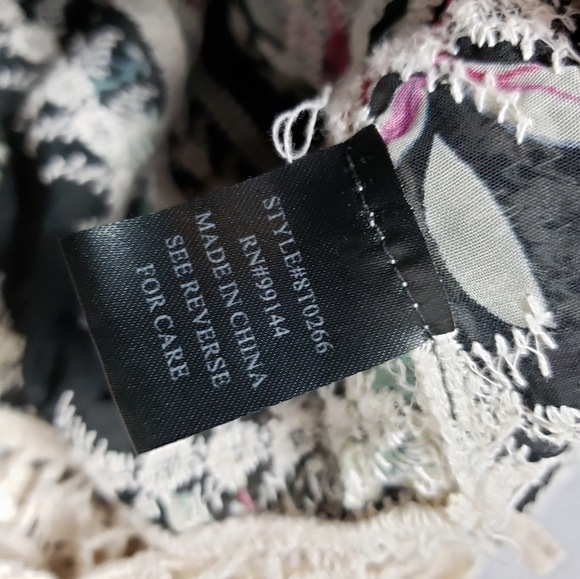 Lapis beautiful sheer,crochet top size small - Picture 7 of 10